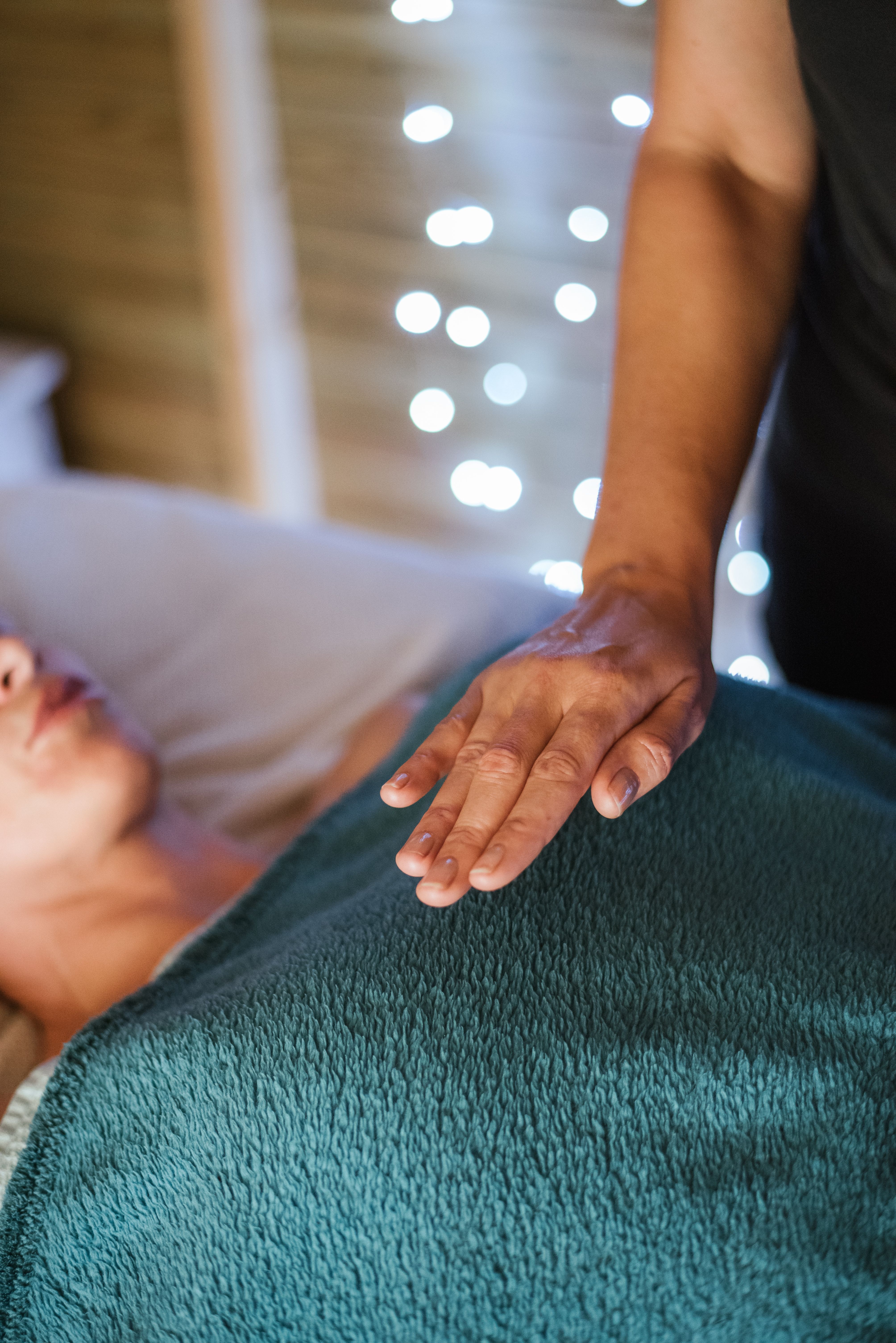 A calm Reiki treatment setting